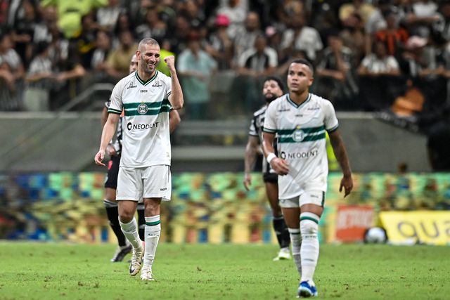 Vídeo: Slimani furioso com jornalistas argelinos