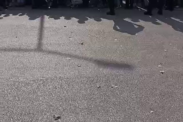 Polícia mantém adeptos afastados do hotel da Seleção