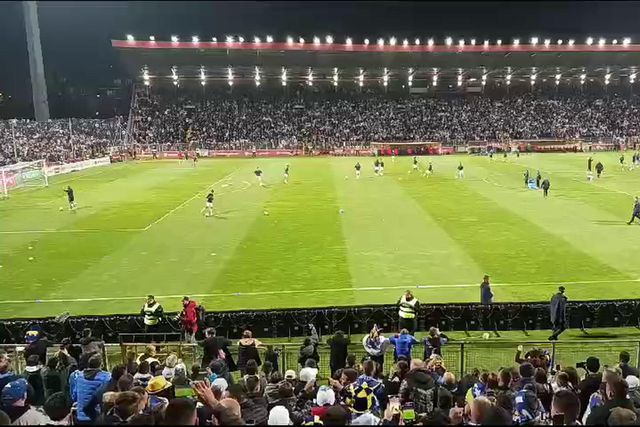 Ronaldo muito aplaudido durante aquecimento de Portugal