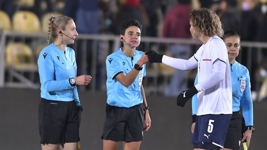 Equipa de arbitragem portuguesa em jogo da Liga dos Campeões feminina