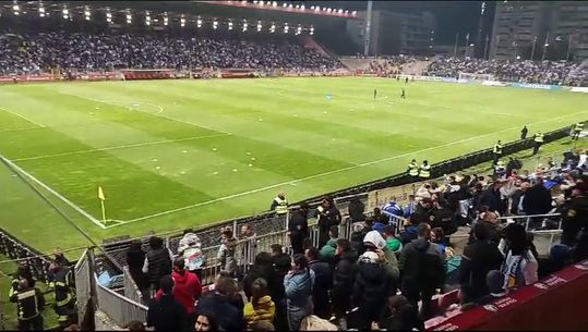 Estádio do Bósnia-Portugal praticamente cheio, uma hora antes do início do jogo