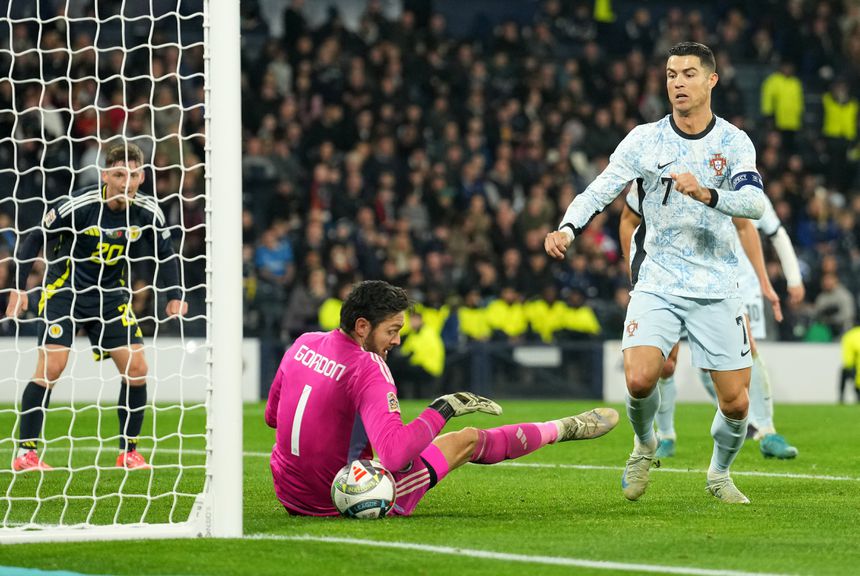 Cristiano Ronaldo no Escócia-Portugal