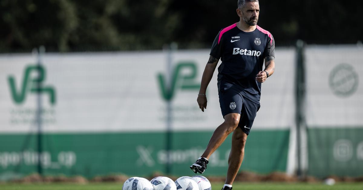 スポーツトレーニングで朗報を伝えるルイ・ボルヘス（写真）