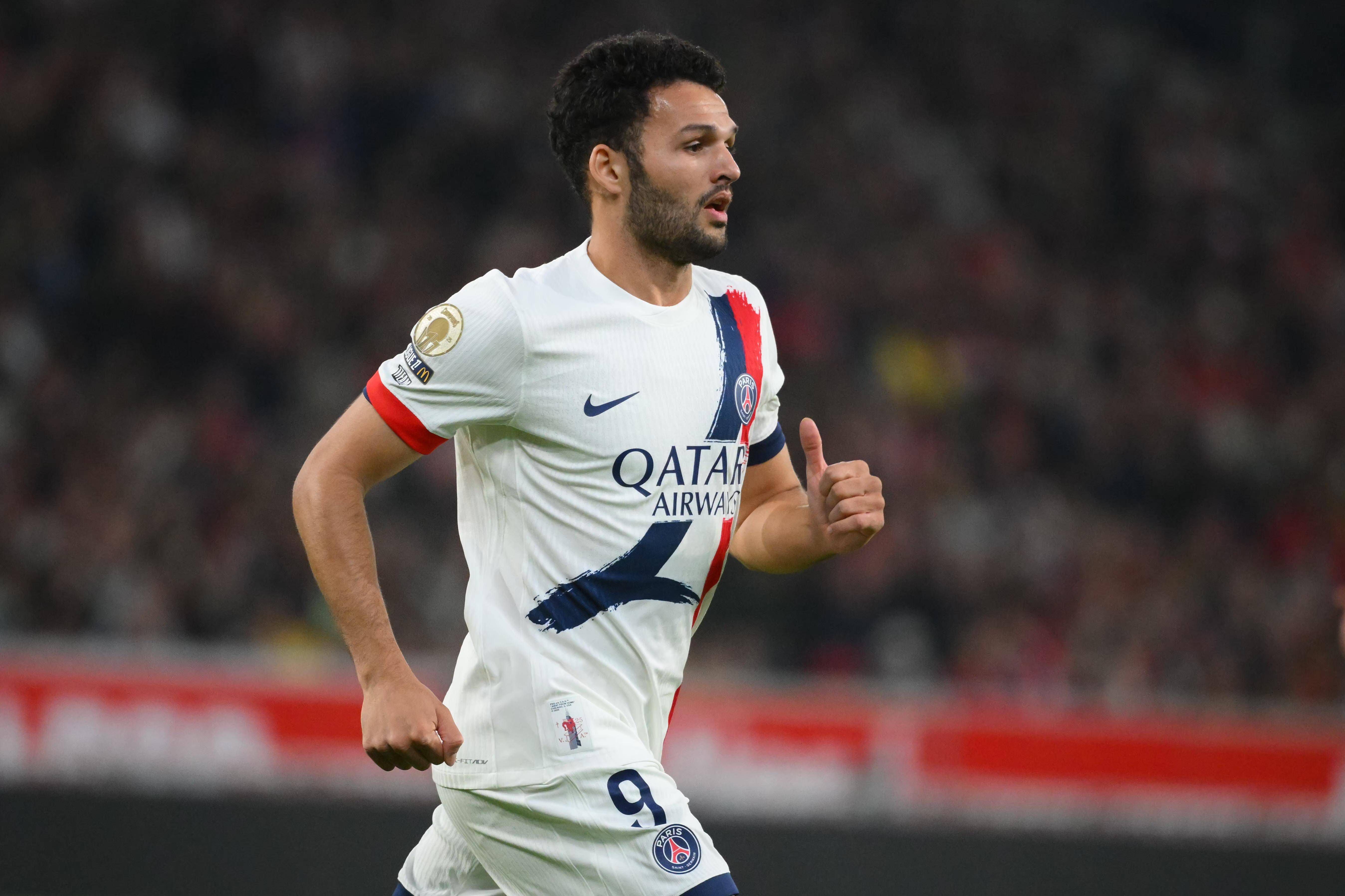 Há dois anos e meio em Paris, ainda não conseguiu ganhar a titularidade, apesar de números impressionantes: 44 golos em 122 jogos.