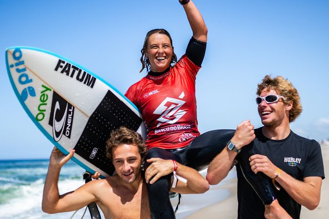 Festa lusitana na Praia de Itaúna, no Rio de Janeiro               Fotografia Instagram Yolanda Hopkins