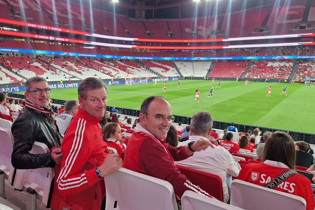Martim Mayer, candidato a presidente do Benfica, no Estádio da Luz acompanhado de candidatos a vice-presidentes - Foto D. R.