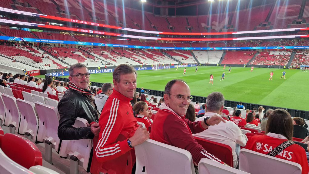 Martim Mayer, candidato a presidente do Benfica, no Estádio da Luz acompanhado de candidatos a vice-presidentes - Foto D. R.