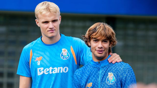 Froholdt com Rodrigo Mora  - FOTO: FC Porto