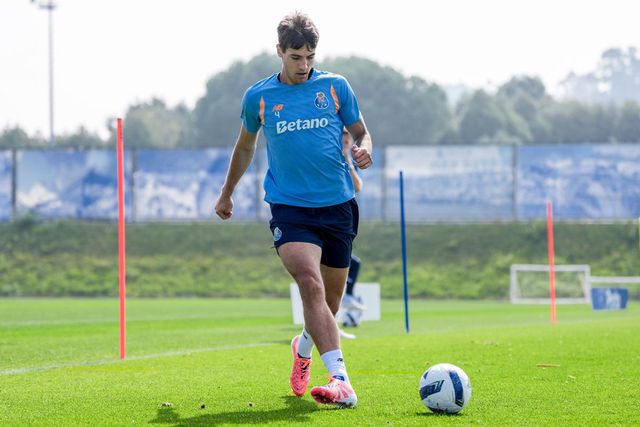 Kiwior esteve ao serviço da seleção polaca - FOTO: FC Porto