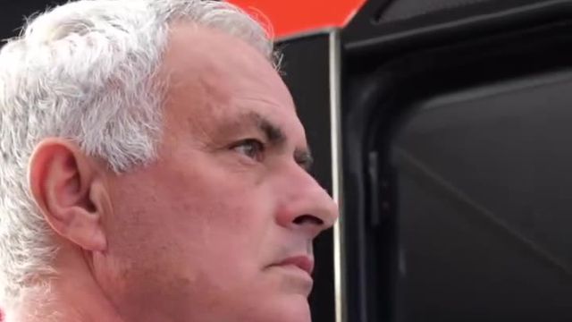 «Vá lá cumprimentar o seu filho», diz Mourinho a pai do jovem Leonardo Lopes