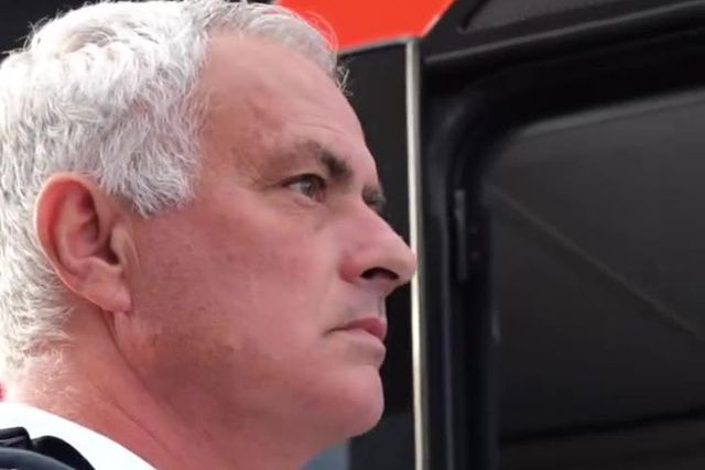 «Vá lá cumprimentar o seu filho», diz Mourinho a pai do jovem Leonardo Lopes