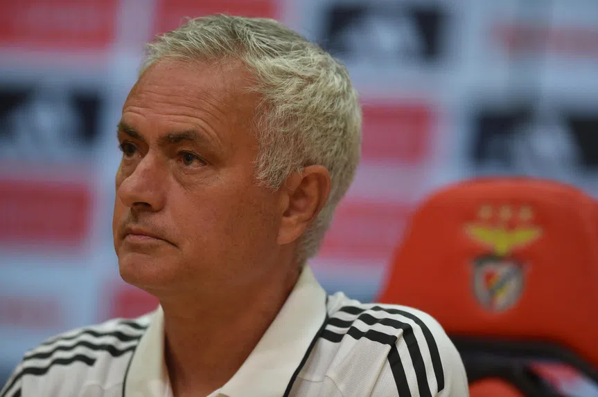 Mourinho: Benfica roubado! Taça manchada!
