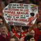 Adepto do Benfica levou avô pela primeira vez à Luz e Tomás Araújo estava atento — Foto: Miguel Nunes