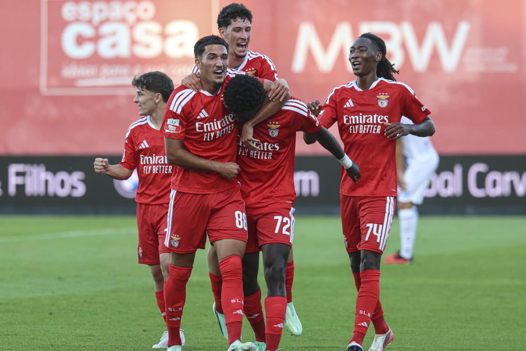 Festejos do Benfica B no jogo com o Felgueiras (foto: SL Benfica)