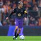 Pedri com a braçadeira de capitão no Galatasaray-Barcelona