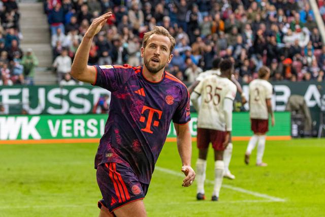 Kane a festejar com a camisola do Bayern