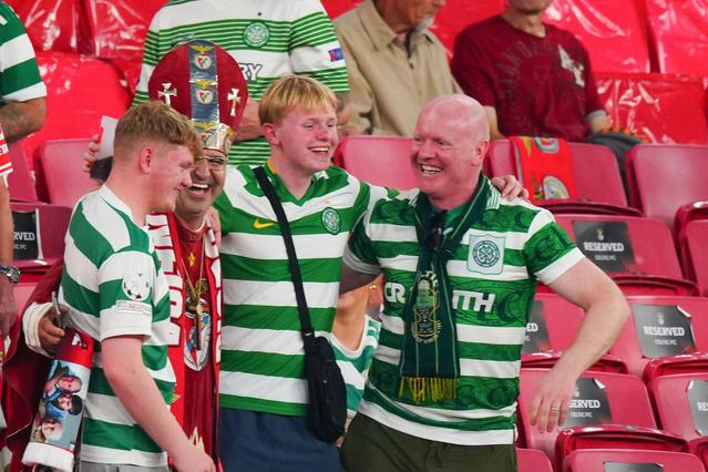 Adeptos do Celtic no duelo com o Benfica no Estádio da Luz para a Liga Europa - foto: MIGUEL NUNES
