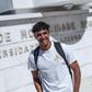 Simões à porta da Faculdade
Motricidade Humana 
no início do ano letivo - Foto: SPORTING CP