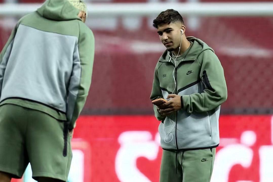 Zekri viajou com a equipa a Braga para se familiarizar com as rotinas do plantel - Foto: SPORTING CP