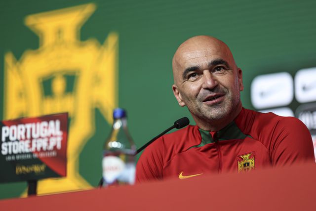 Roberto Martínez justifica mudanças: «Ter jogadores de ataque com responsabilidades defensivas»