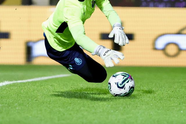 FC Porto: Cláudio Ramos volta à baliza enquanto aguarda renovação