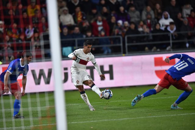 Cancelo faz o segundo da noite para Portugal (vídeo)