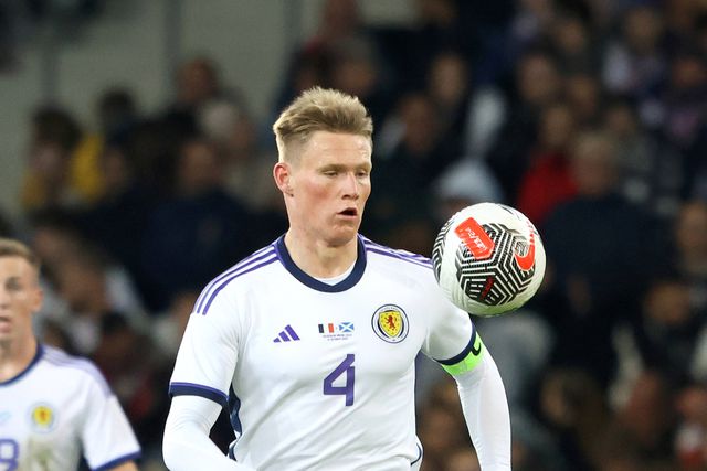 Scott McTominay revoltado com adversários: «Rebolavam no chão, a chorar como bebés»