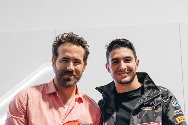 Capacete de Ocon em Las Vegas é de anti-herói