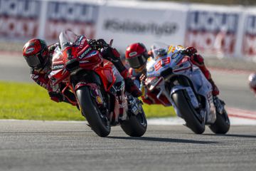 Bagnaia vence corrida sprint do GP Barcelona e adia decisão do título