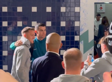 Vídeo: jogadores polacos não resistiram a tirar fotos com Ronaldo