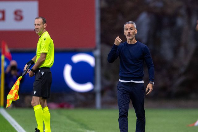 Carlos Vicens prepara o jogo com o Nacional, para a Taça de Portugal, sem sete jogadores do plantel