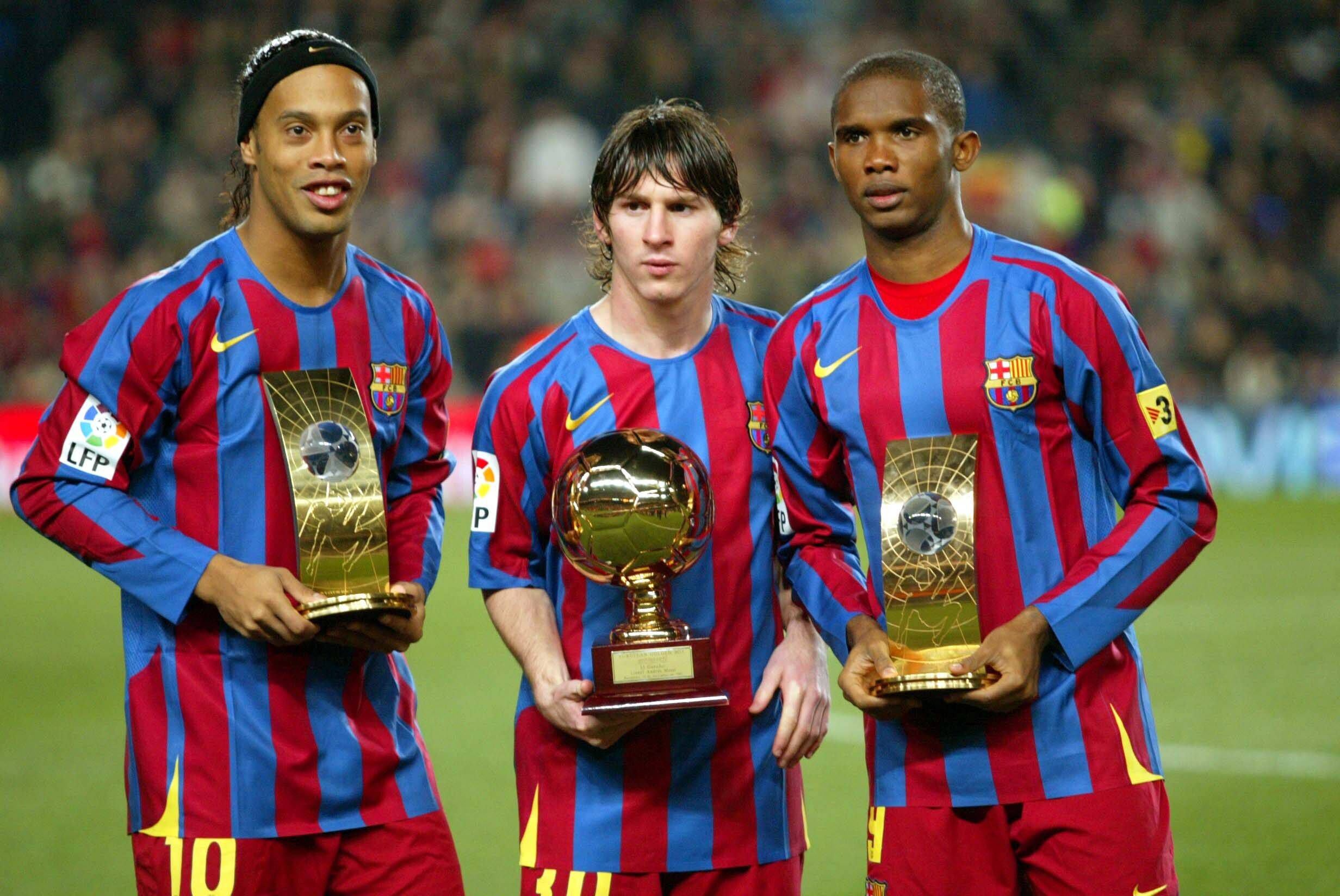 Messi ao lado de Ronaldinho e Samuel Eto'o