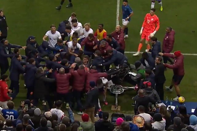 Confusão no duelo entre Estados Unidos e Paraguai