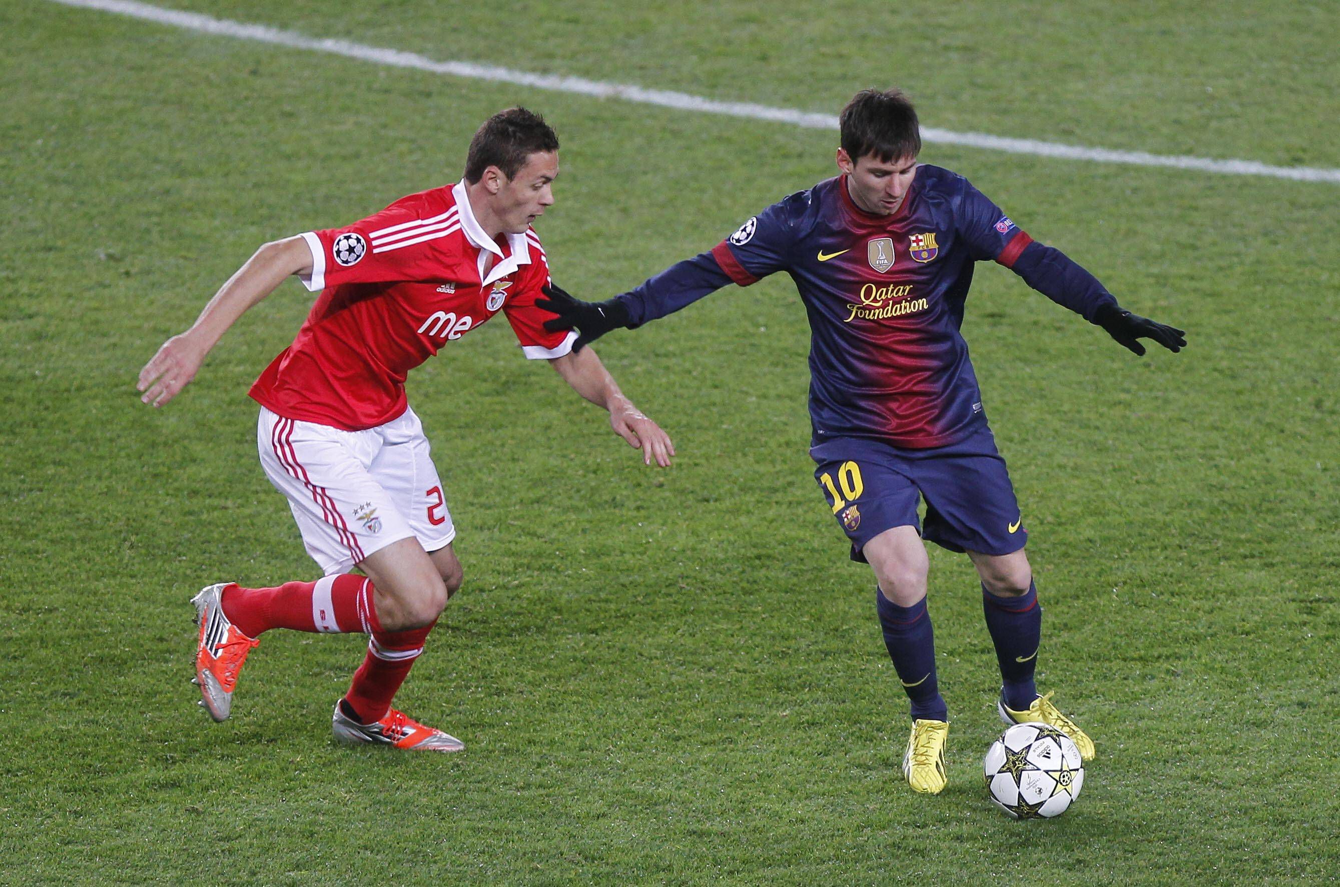 Messi em ação frente ao Benfica e em duelo com Matic