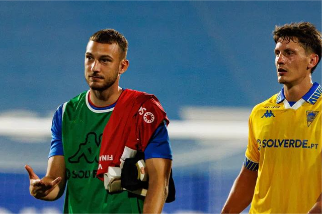 Martin Turk (à esquerda) foi chamado pela Eslovénia para render o lesionado - e credenciado - Jan Oblak. Foto: IMAGO