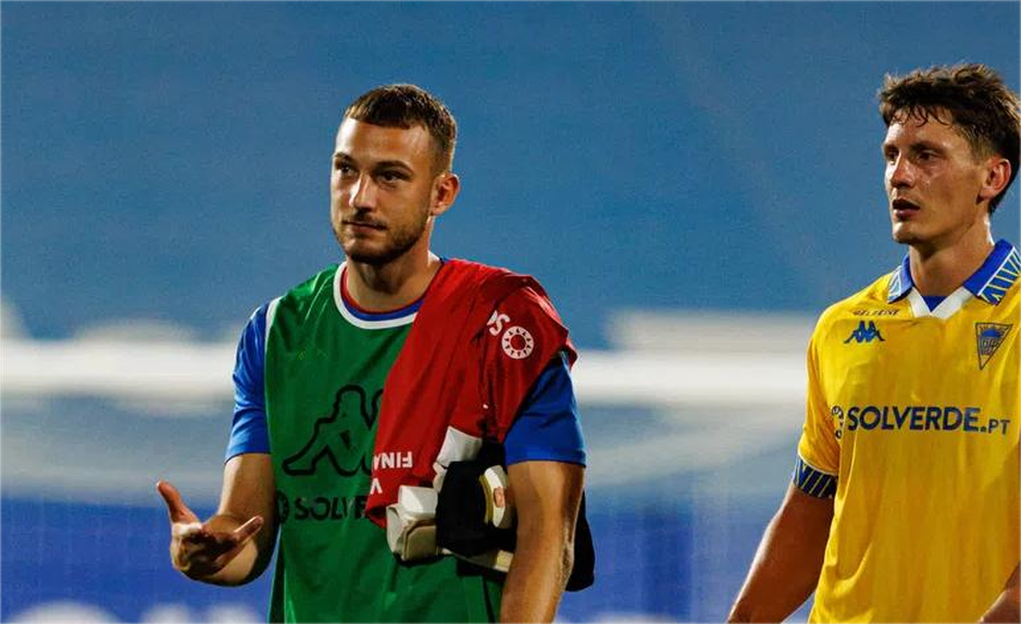 Martin Turk (à esquerda) foi chamado pela Eslovénia para render o lesionado - e credenciado - Jan Oblak. Foto: IMAGO