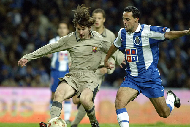 Messi fez a estreia com 16 anos, num encontro no Estádio do Dragão, frente ao FC Porto - Foto: Barcelona