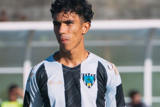 Diogo Costinha joga no Marinhense