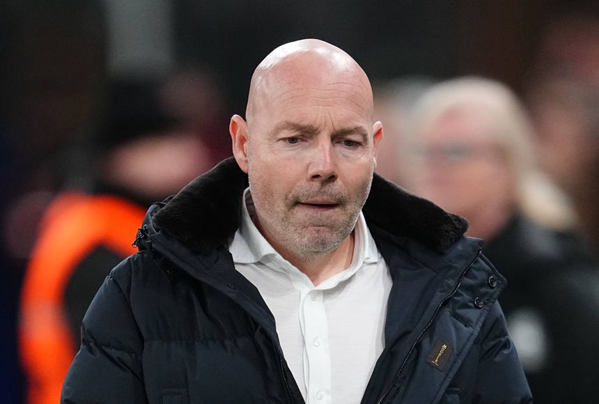 Problemas para Brian Riemer na preparação para o duelo decisivo com os escoceses