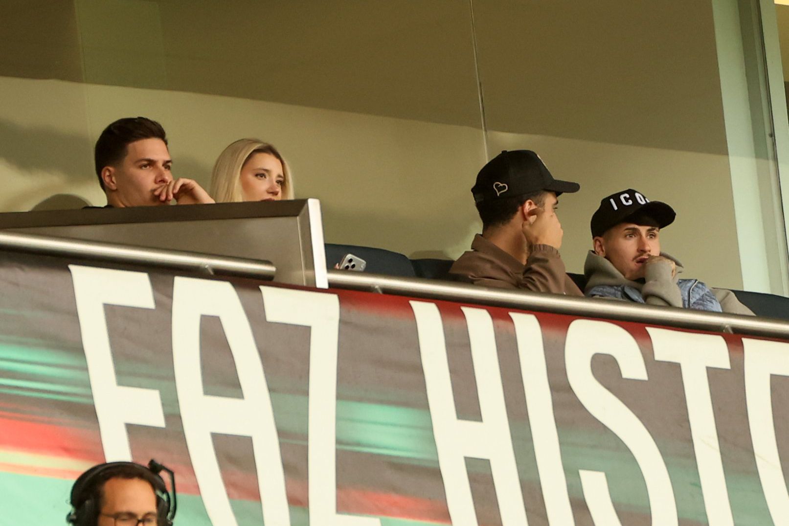 Francisco Moura e Borja Sainz num camarote do Dragão — FOTO: FC Porto