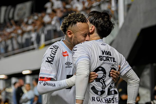 Neymar festeja com Rollheiser