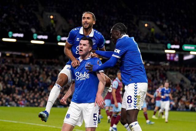 Everton, com Beto, mete a quarta e continua a recuperação