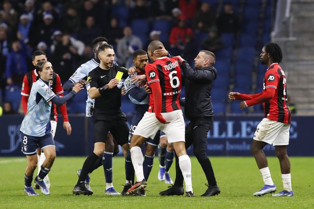 Nice perde e acaba reduzido a 10 com expulsão de ex-Benfica