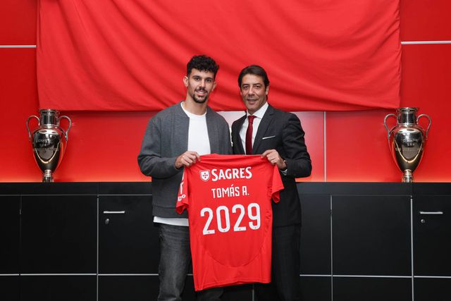 OFICIAL: Tomás Araújo renova com o Benfica até 2029