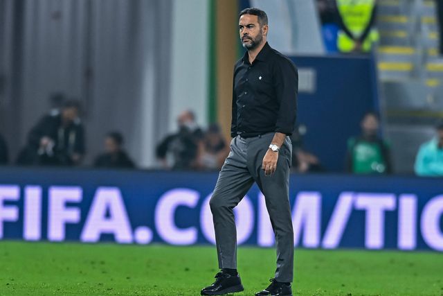 Botafogo reafirma situação contratual de Artur Jorge