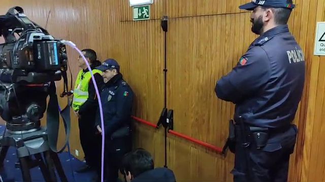 Polícia na sala de imprensa no Dragão após confusão no túnel