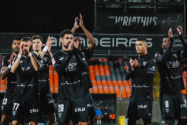 Liga 2: Messeguem tirou e... devolveu (crónica)