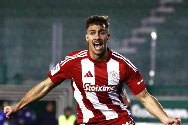 Olympiakos cede empate e Rui Vitória está a dois pontos da liderança