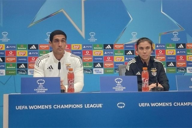 Ao lado do seu treinador, Ivan Baptista, Pauleta garantiu um Benfica ambicioso para a despedida na Champions feminina. Foto: D.R.
