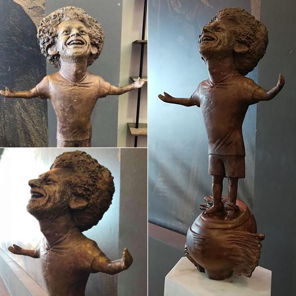 Pequena estátua de Salah agitou as redes sociais em 2018